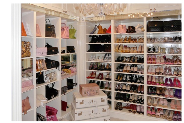 Open shelving provides extra storage, wicker basket drawers keep closet essentials at hand and makes the small space more open.