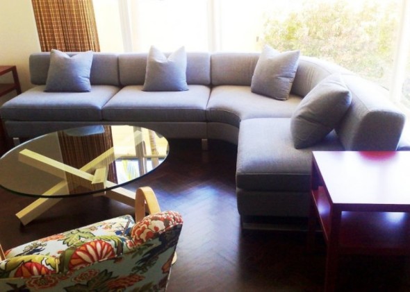 This living room has a great design with a big eclectic approach