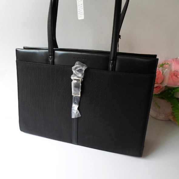 Business Bags - Will enhance your personality and give you look of success oriented businesswoman corporate gift ideas