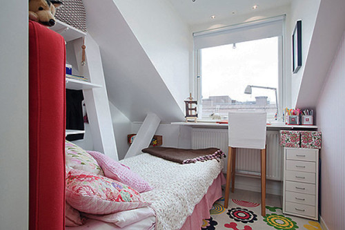 small_attic_bedroom