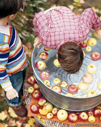 Easy Halloween Games- Bobbing the Apples
